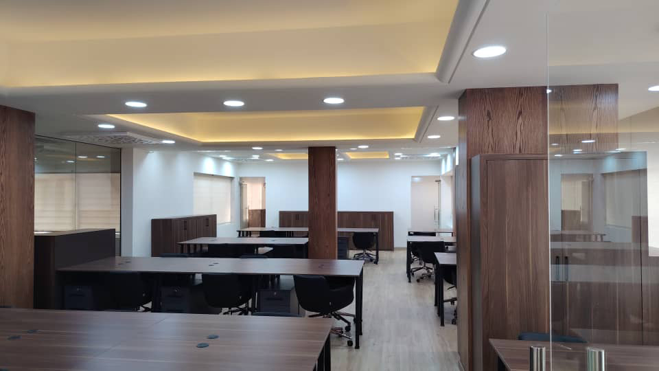 Ceiling lighting and finishing details